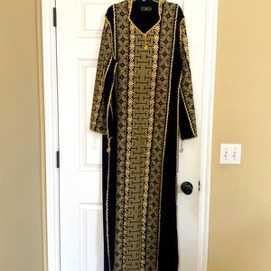 XL Abaya black embroidered with gold.